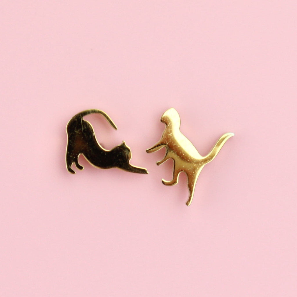 Big Stretch Cat Stud Earrings (Gold Plated)
