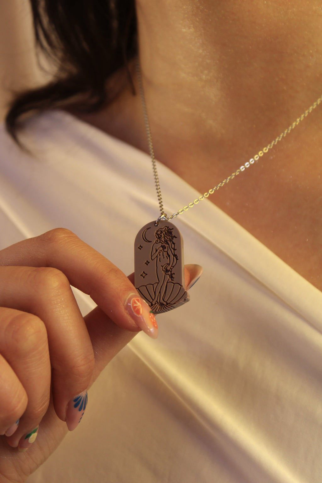 Birth of Venus Arch Necklace - Lavender