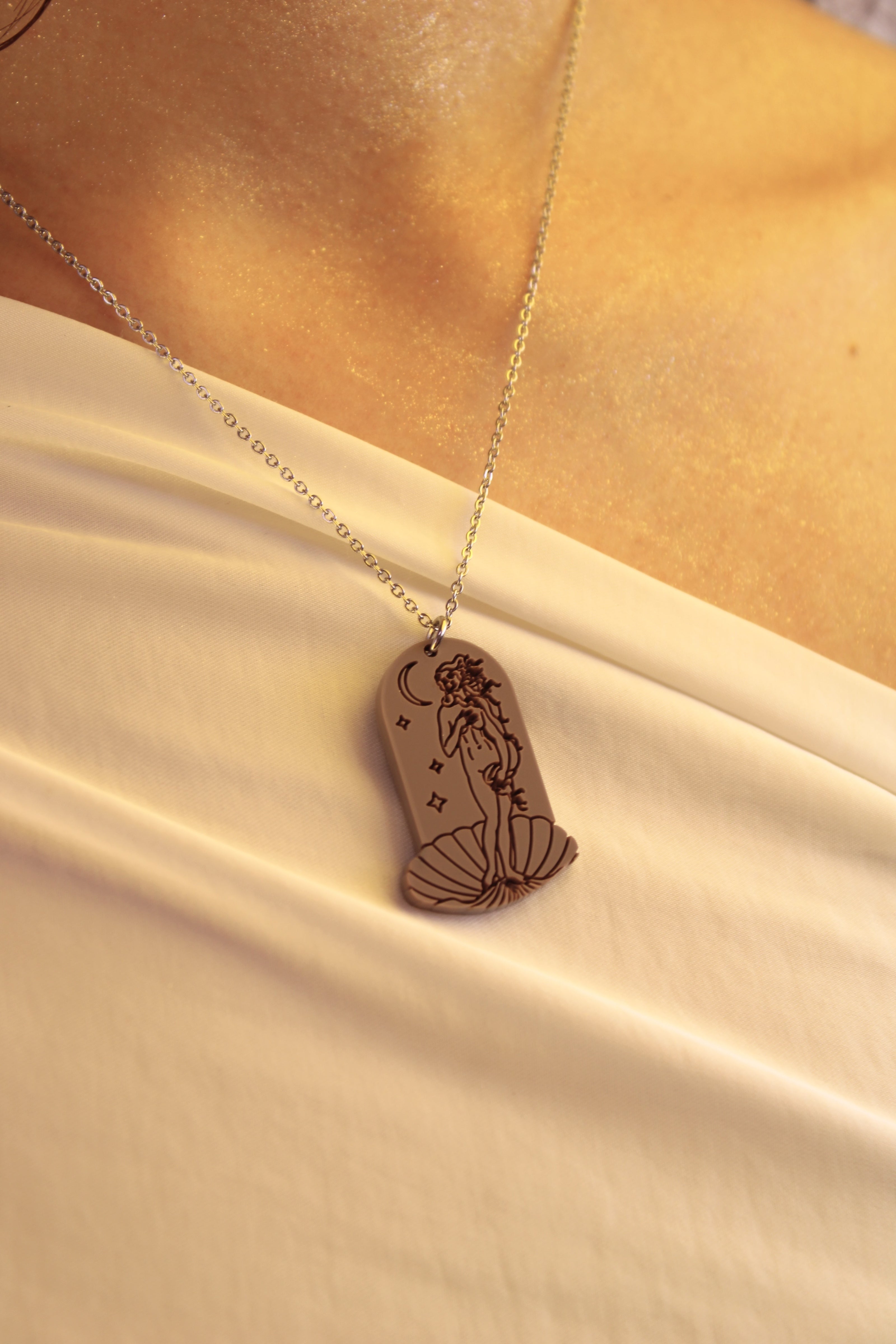 Birth of Venus Arch Necklace - Lavender